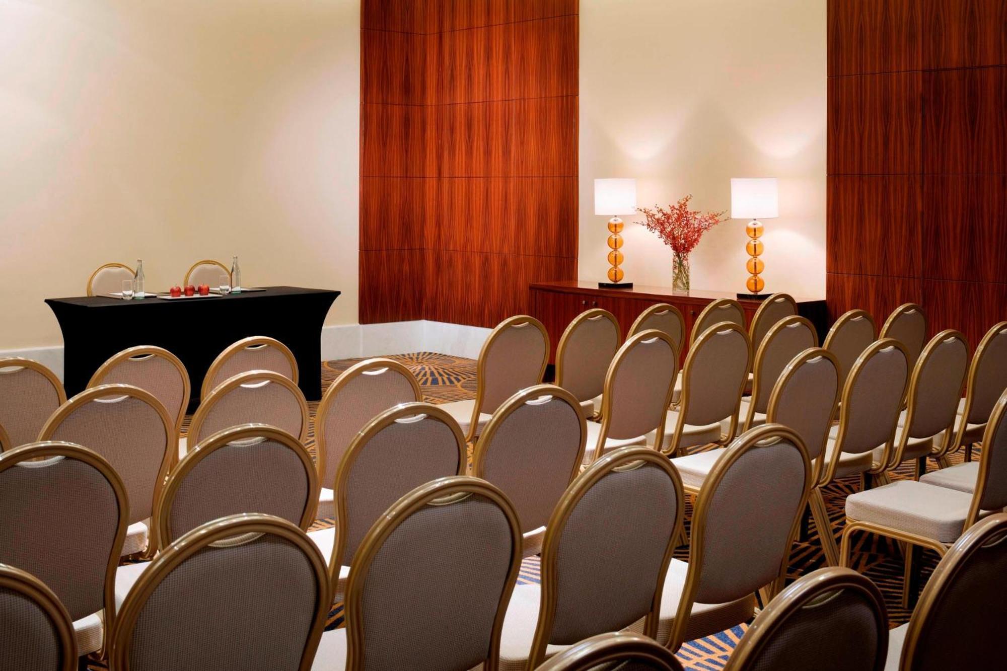 Marriott Al Jaddaf Hotel 5*