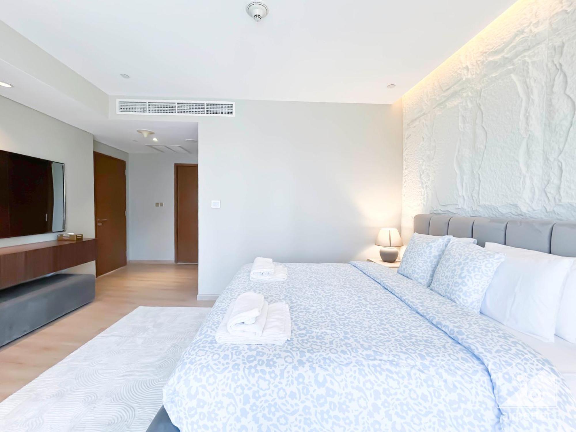 Mall Downtown Luxury With Balcony & View *