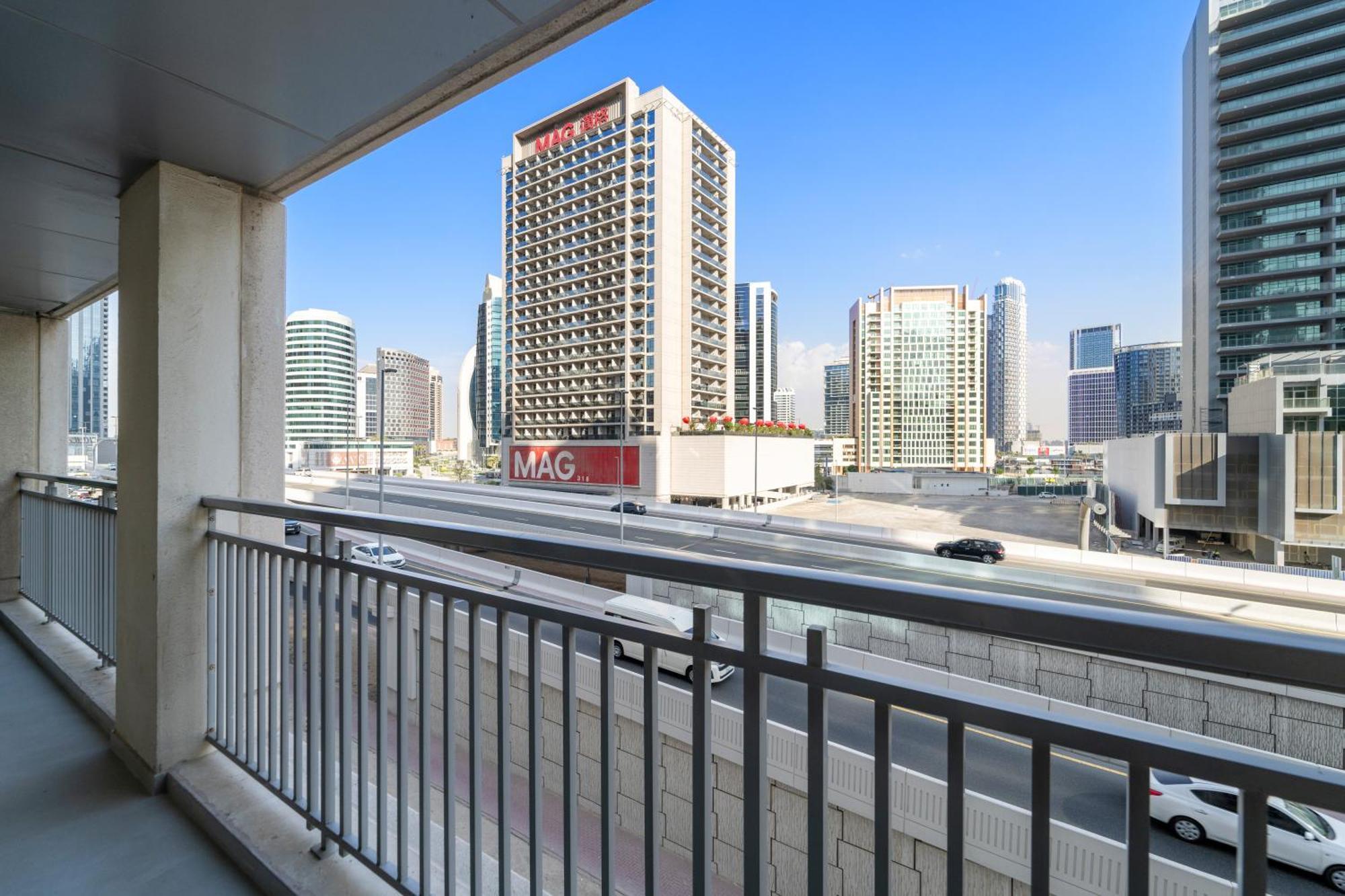 Bright & Spacious 1br In Downtown With Balcony L Close To Mall Apartment *