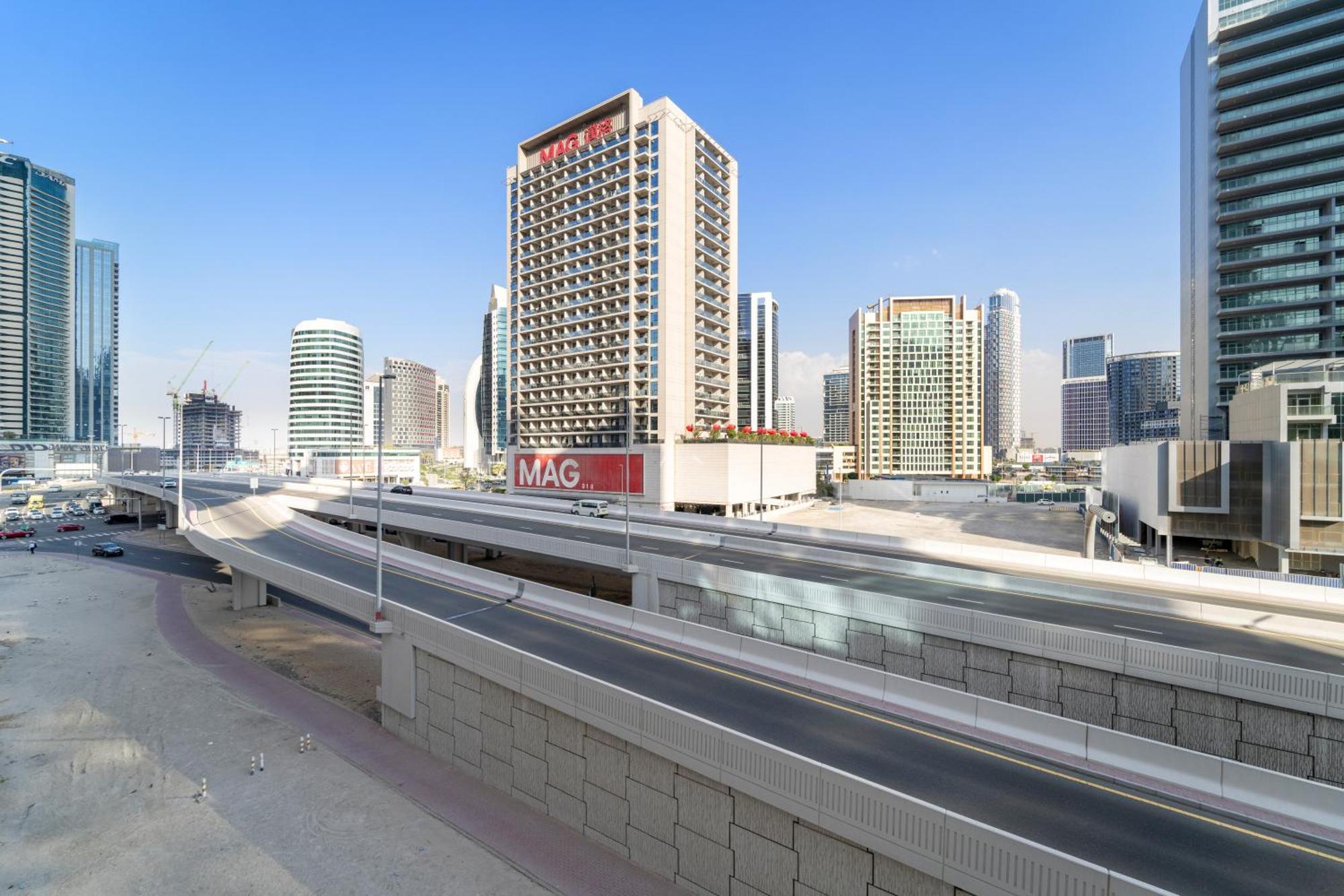 Bright & Spacious 1br In Downtown With Balcony L Close To Mall