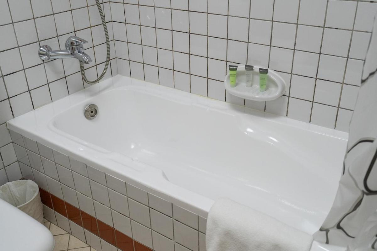 Cozy & Simple 1-bedroom Flat In Marina *