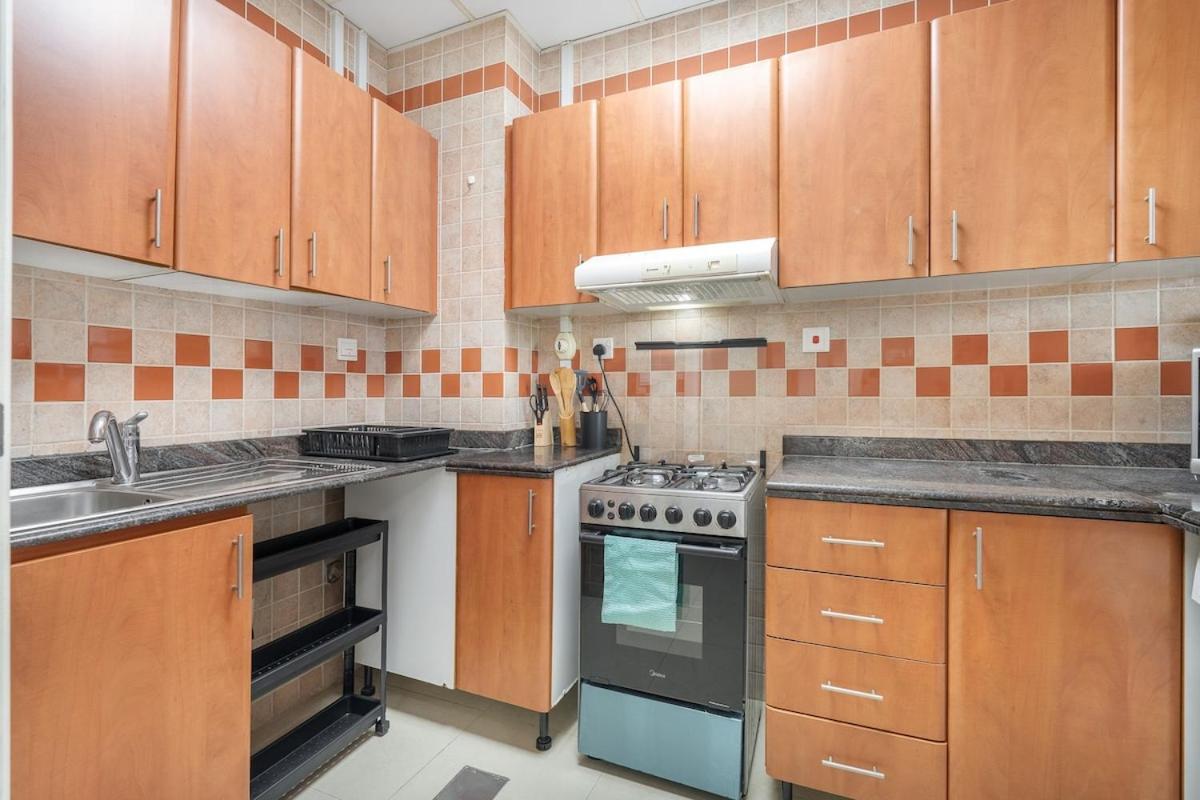 Cozy & Simple 1-bedroom Flat In Marina Dubai