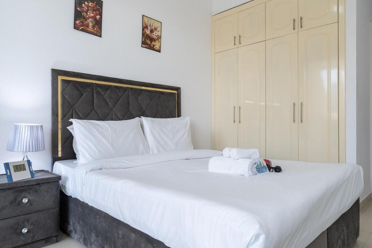 Cozy & Simple 1-bedroom Flat In Marina