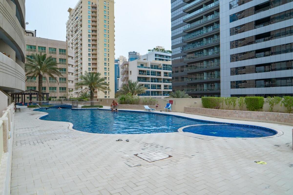Cozy & Simple 1-bedroom Flat In Marina Dubai