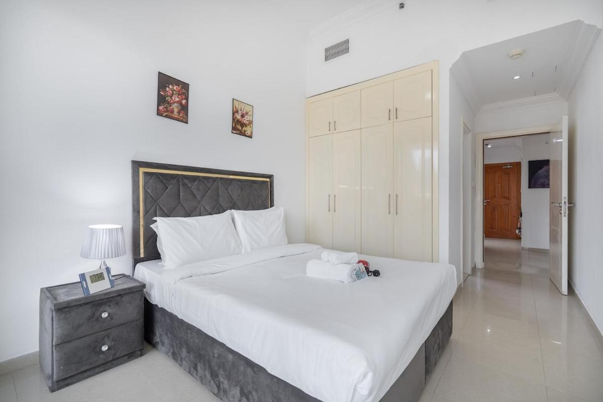 Cozy & Simple 1-bedroom Flat In Marina Dubai