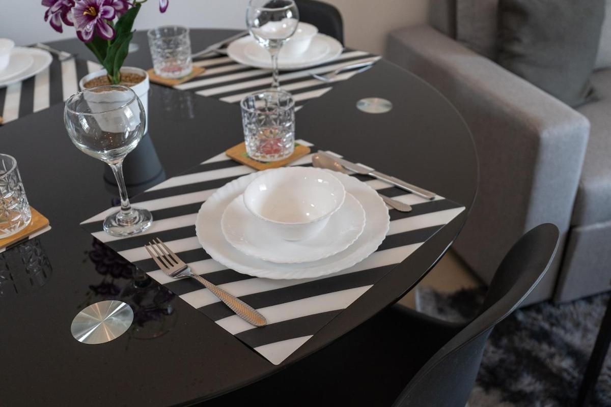 Cozy & Simple 1-bedroom Flat In Marina *