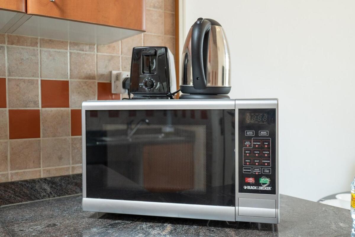 Cozy & Simple 1-bedroom Flat In Marina * Dubai
