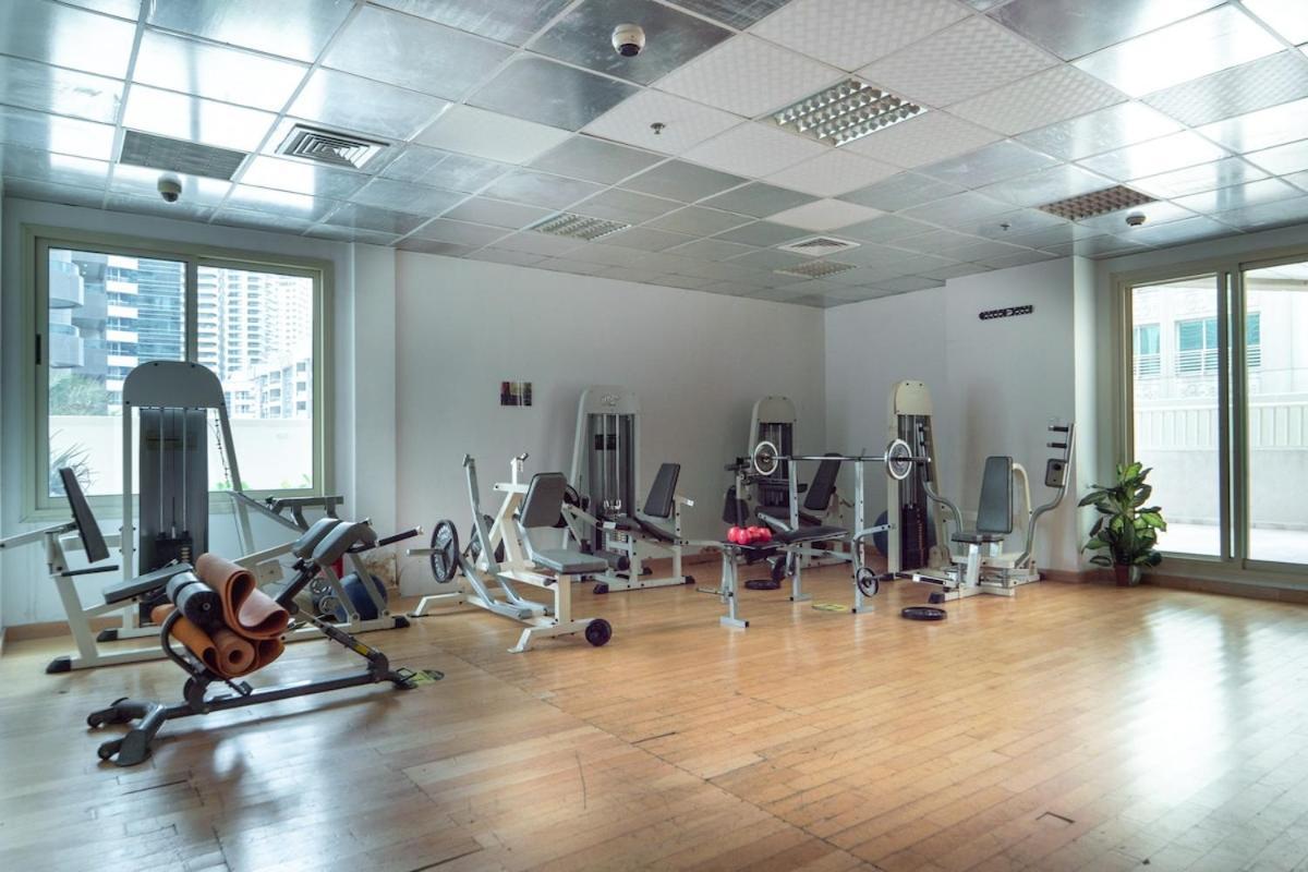 Cozy & Simple 1-bedroom Flat In Marina Dubai