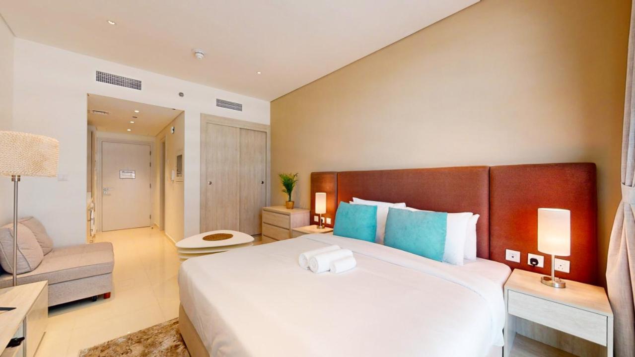Apartment Seven And - Chic In The Palm