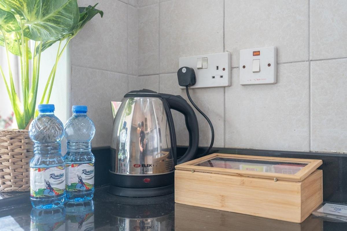 Trendy With Fitted Kitchen In Discovery Gardens *