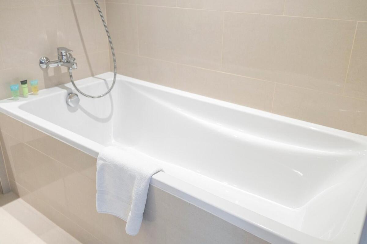 Gorgeous 2-bedroom In Downtown Dubai, Near Burj Khalifa! Appartamento