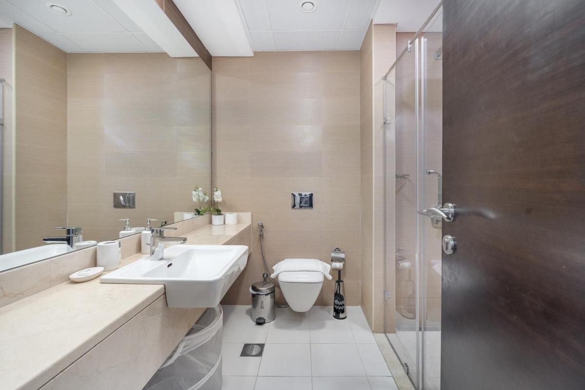 Wonderful 1-bedroom With Canal View At Sparkle Tower In Marina Apartamento