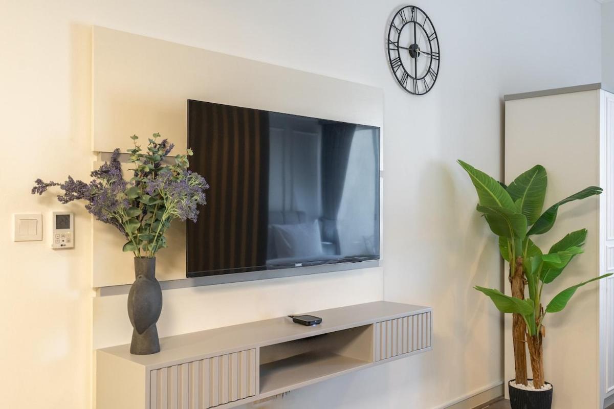 Heavenly Studio In Jvc With Lots Of Dining Options Nearby Appartement Dubai