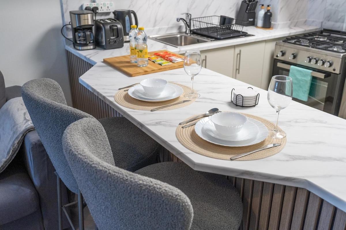 Heavenly Studio In Jvc With Lots Of Dining Options Nearby Appartement