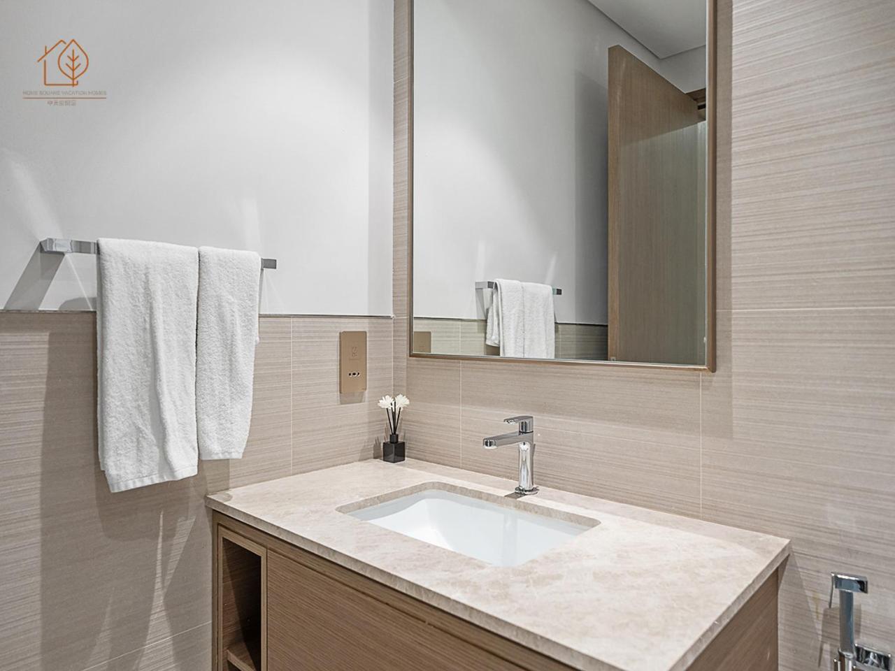 Luxury With Views Near Mall 196gr-1
