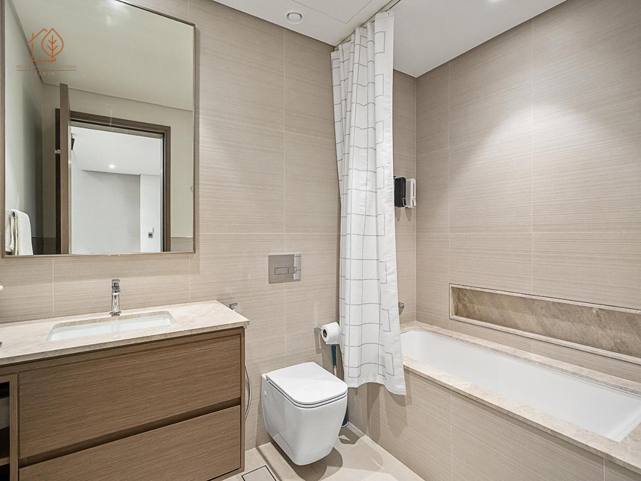 Luxury With Views Near Mall 196gr-1 * Dubai