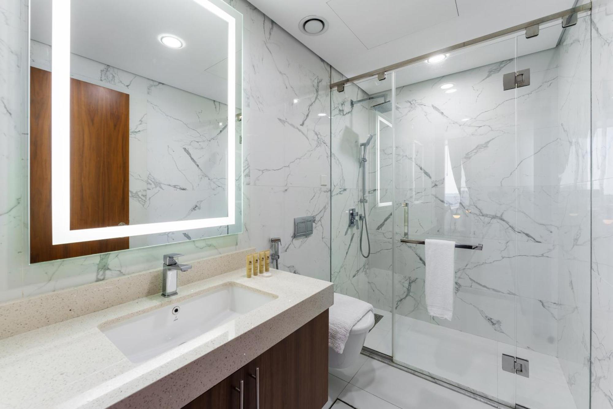 Maison Privee - Modern Business Bay Retreat With Canal Views Apartment *