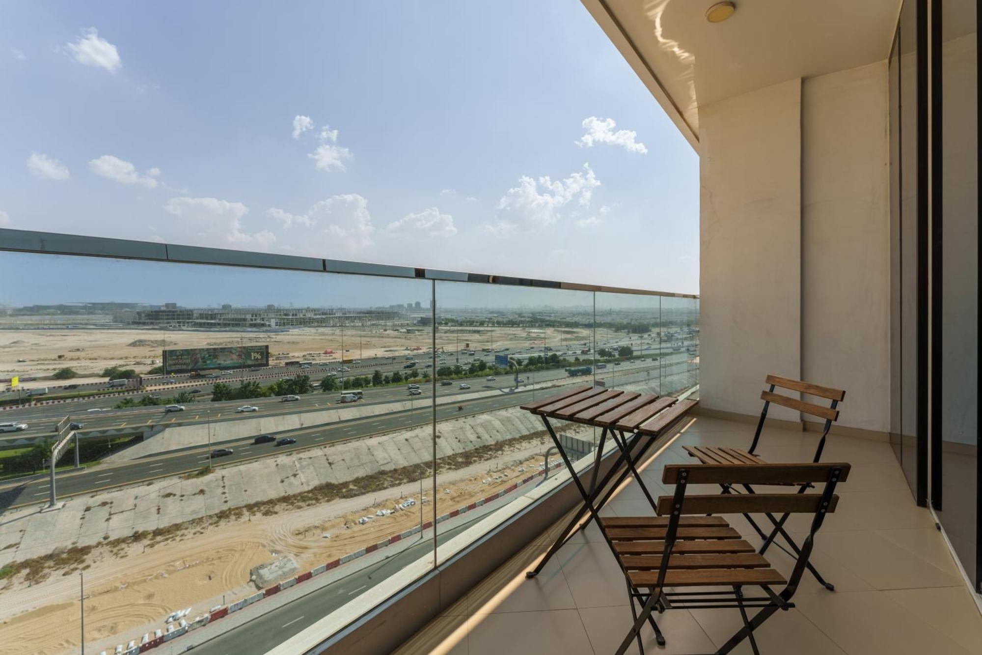Maison Privee - Modern Business Bay Retreat With Canal Views Apartment Dubai