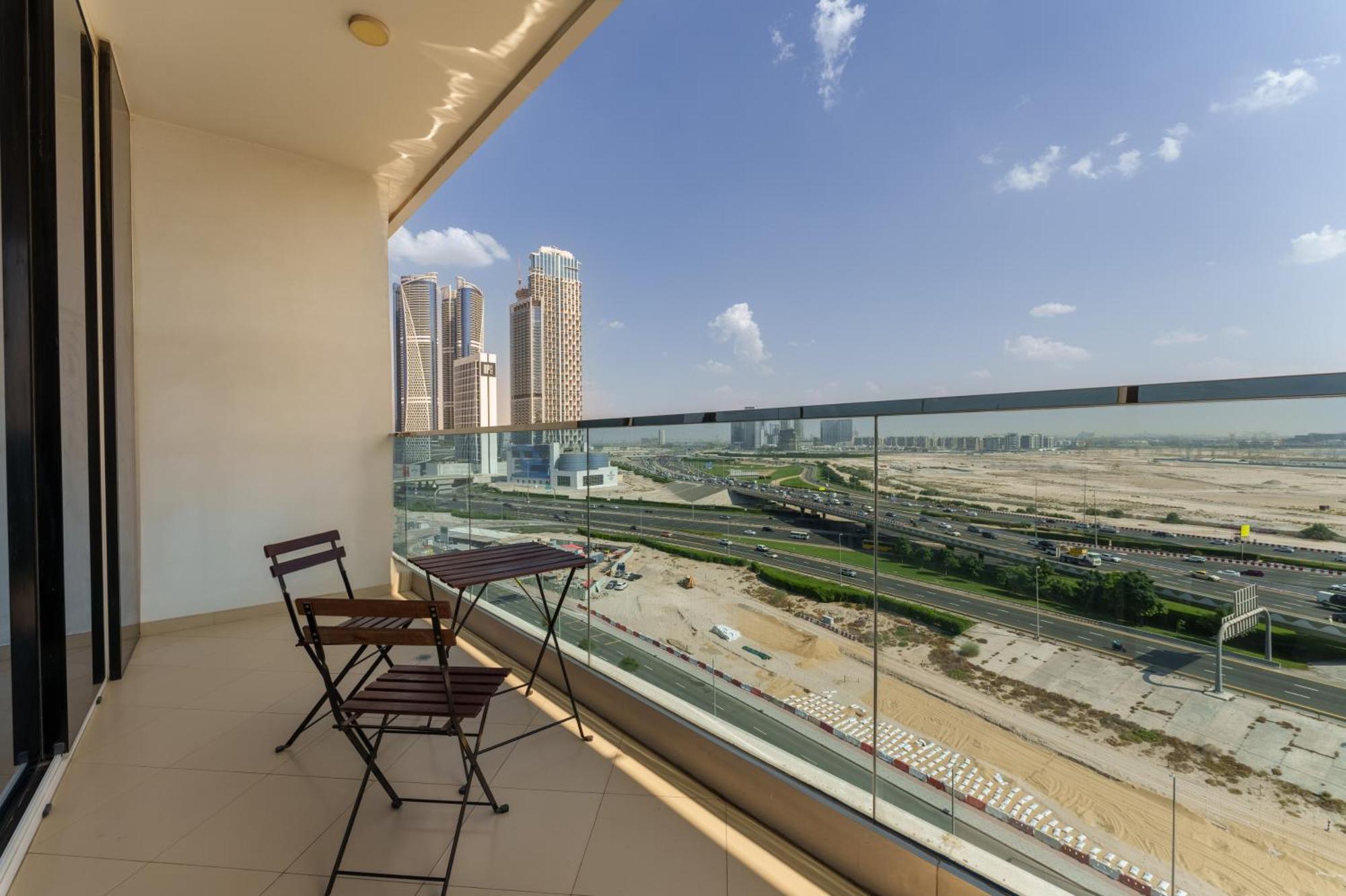Maison Privee - Modern Business Bay Retreat With Canal Views Dubai