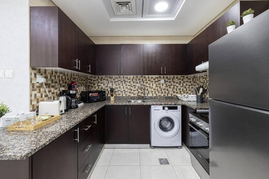 Luxury 1-br With View In Business Bay *