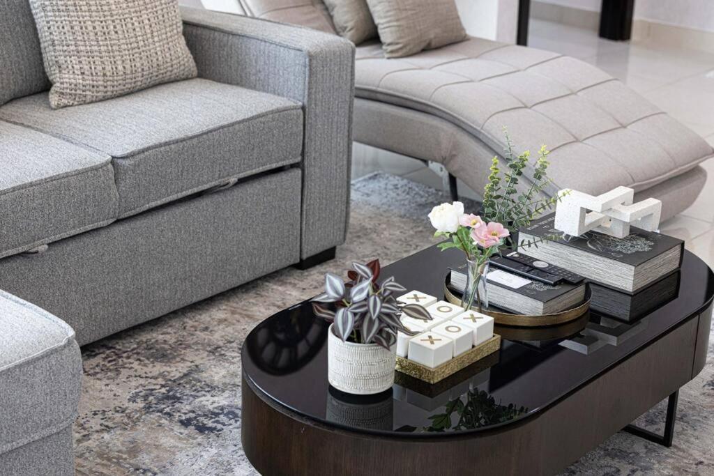 Luxury 1-br With View In Business Bay * Dubai