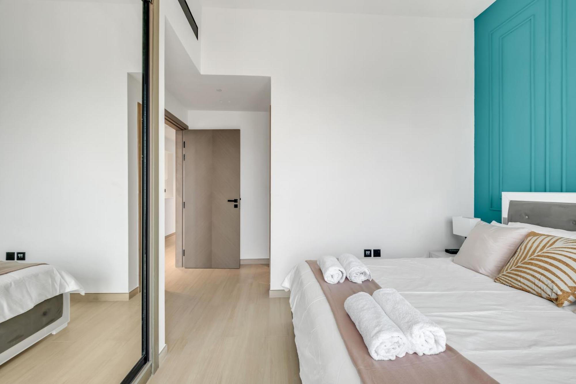 Chic 2br For 6 With King Bed, Pool, Stunning Views Dubái