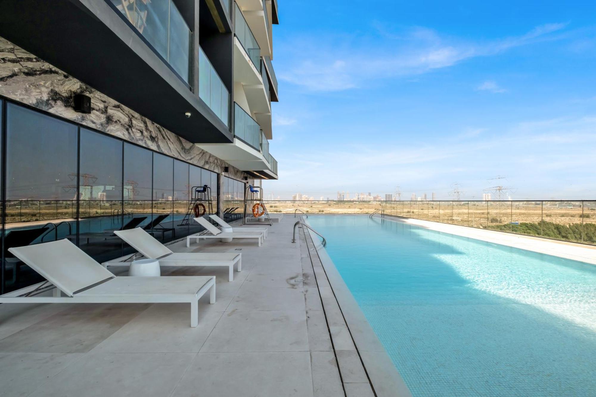 Chic 2br For 6 With King Bed, Pool, Stunning Views Apartamento Dubái