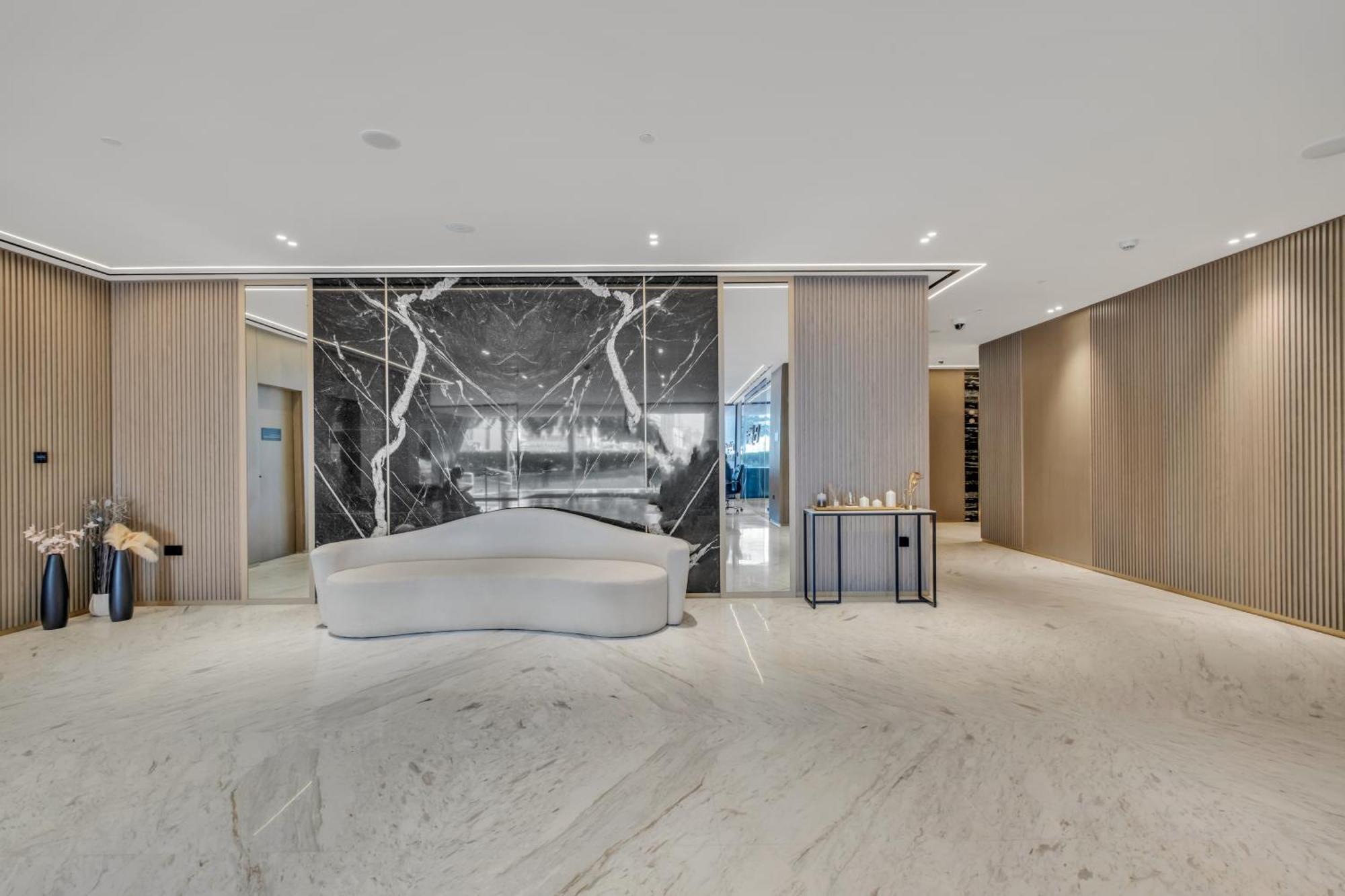 Chic 2br For 6 With King Bed, Pool, Stunning Views Apartamento Dubái