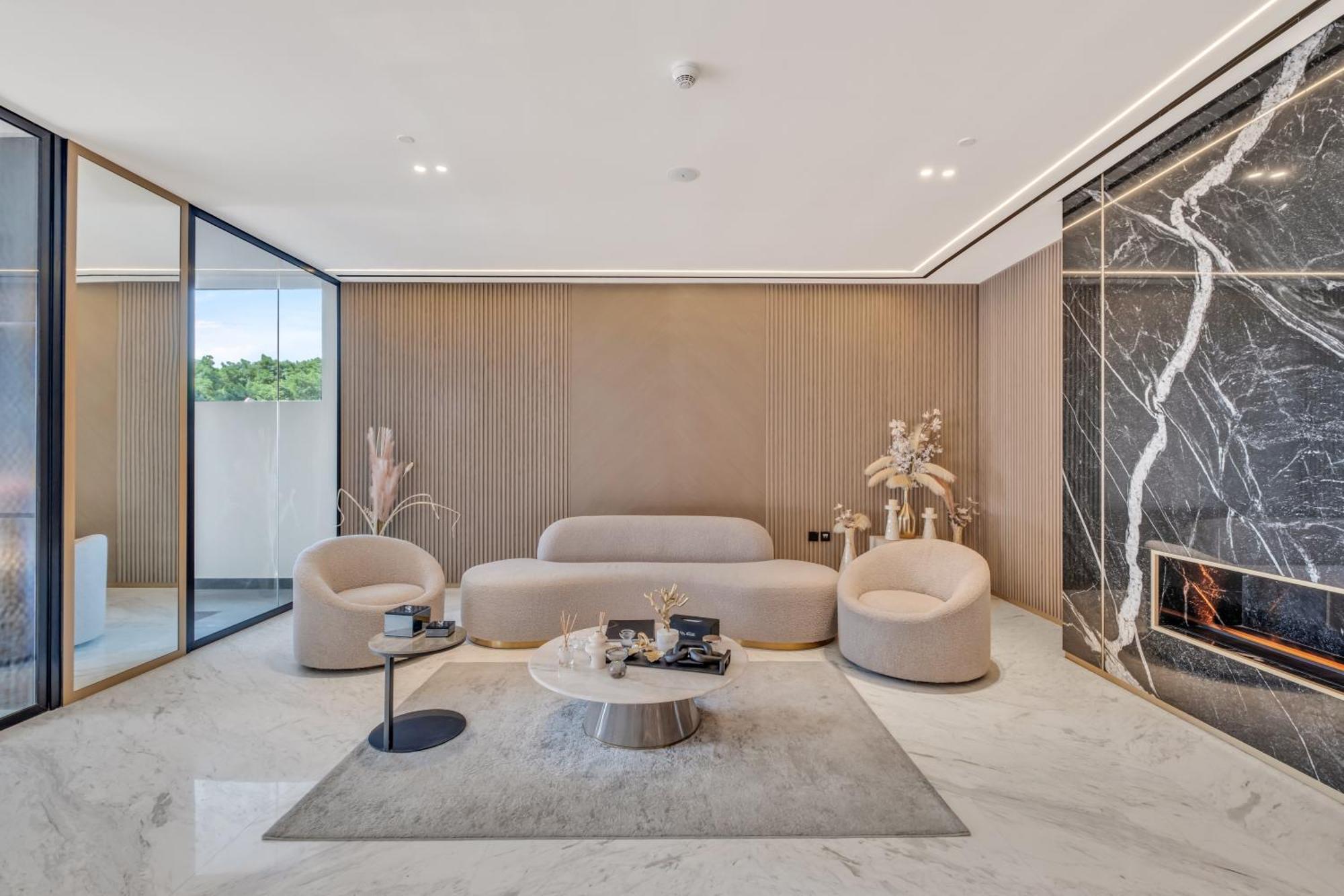 Chic 2br For 6 With King Bed, Pool, Stunning Views *