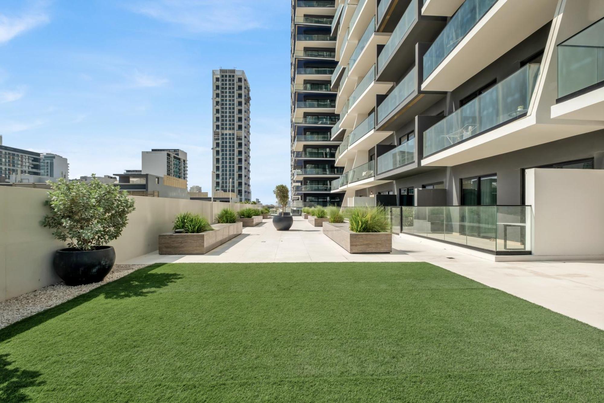 Chic 2br For 6 With King Bed, Pool, Stunning Views Apartamento