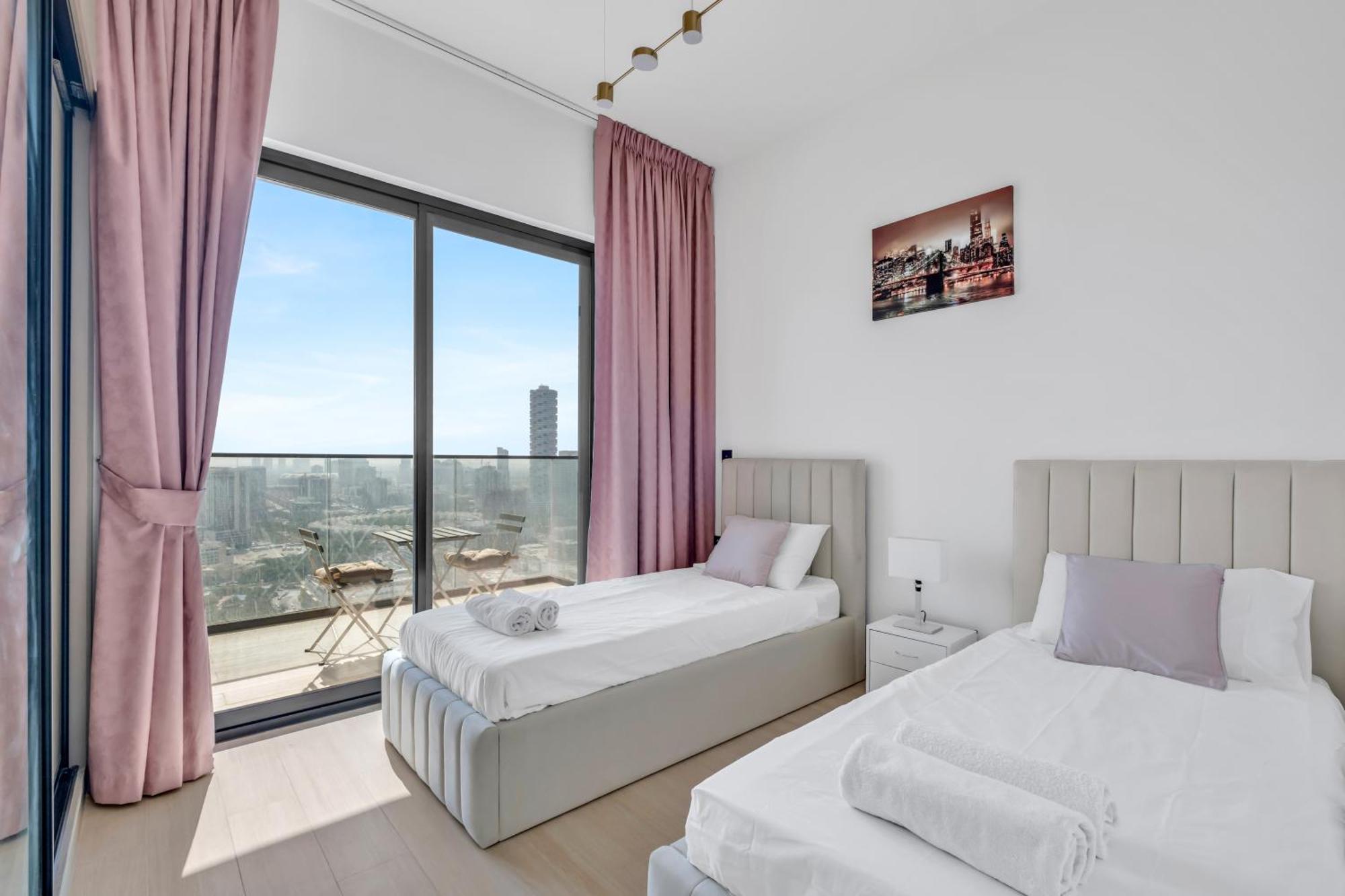 Chic 2br For 6 With King Bed, Pool, Stunning Views *