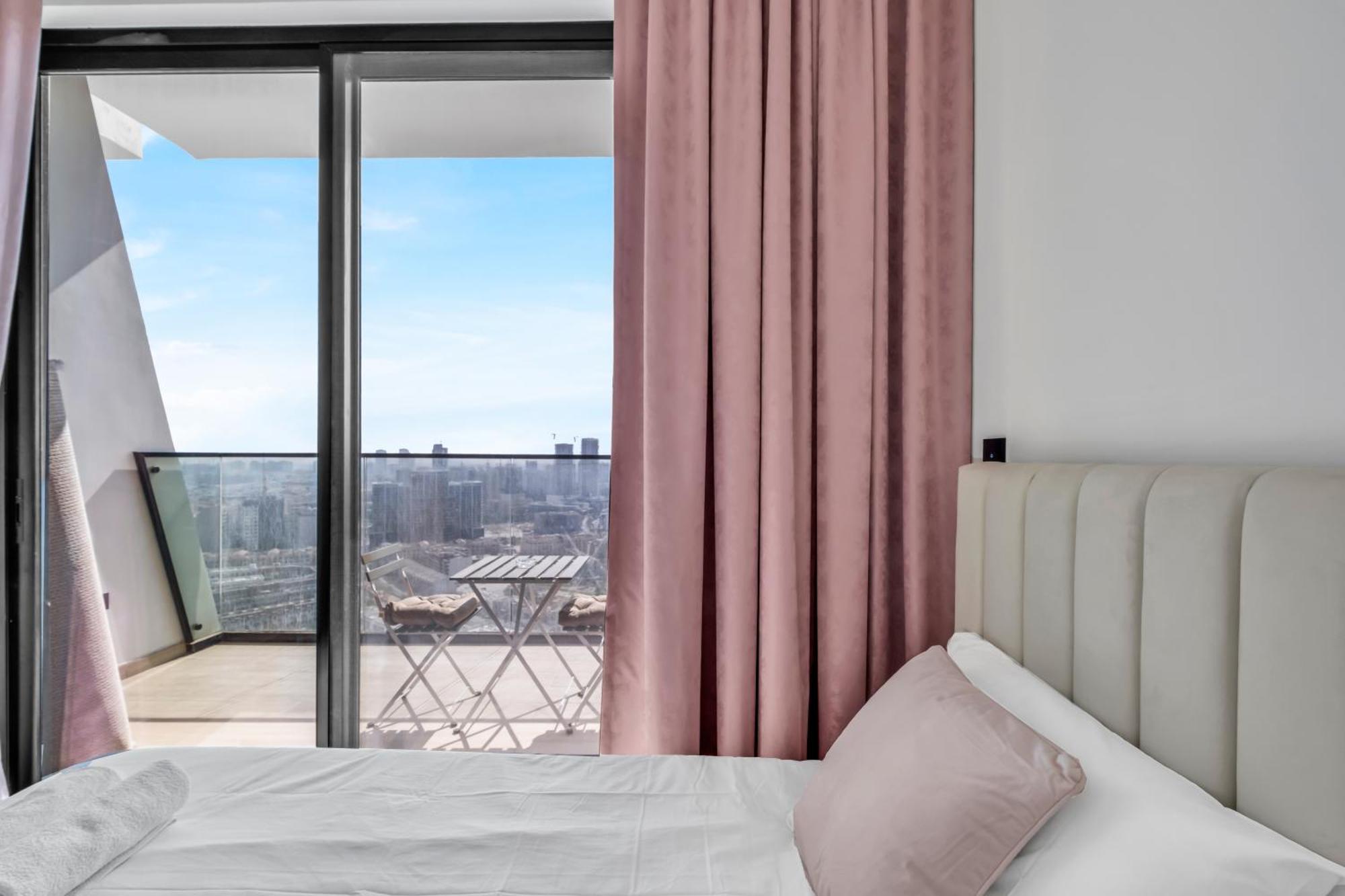 Chic 2br For 6 With King Bed, Pool, Stunning Views