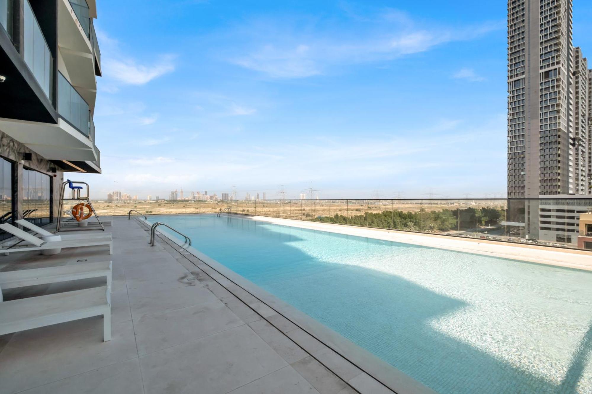 Apartamento Chic 2br For 6 With King Bed, Pool, Stunning Views Dubái