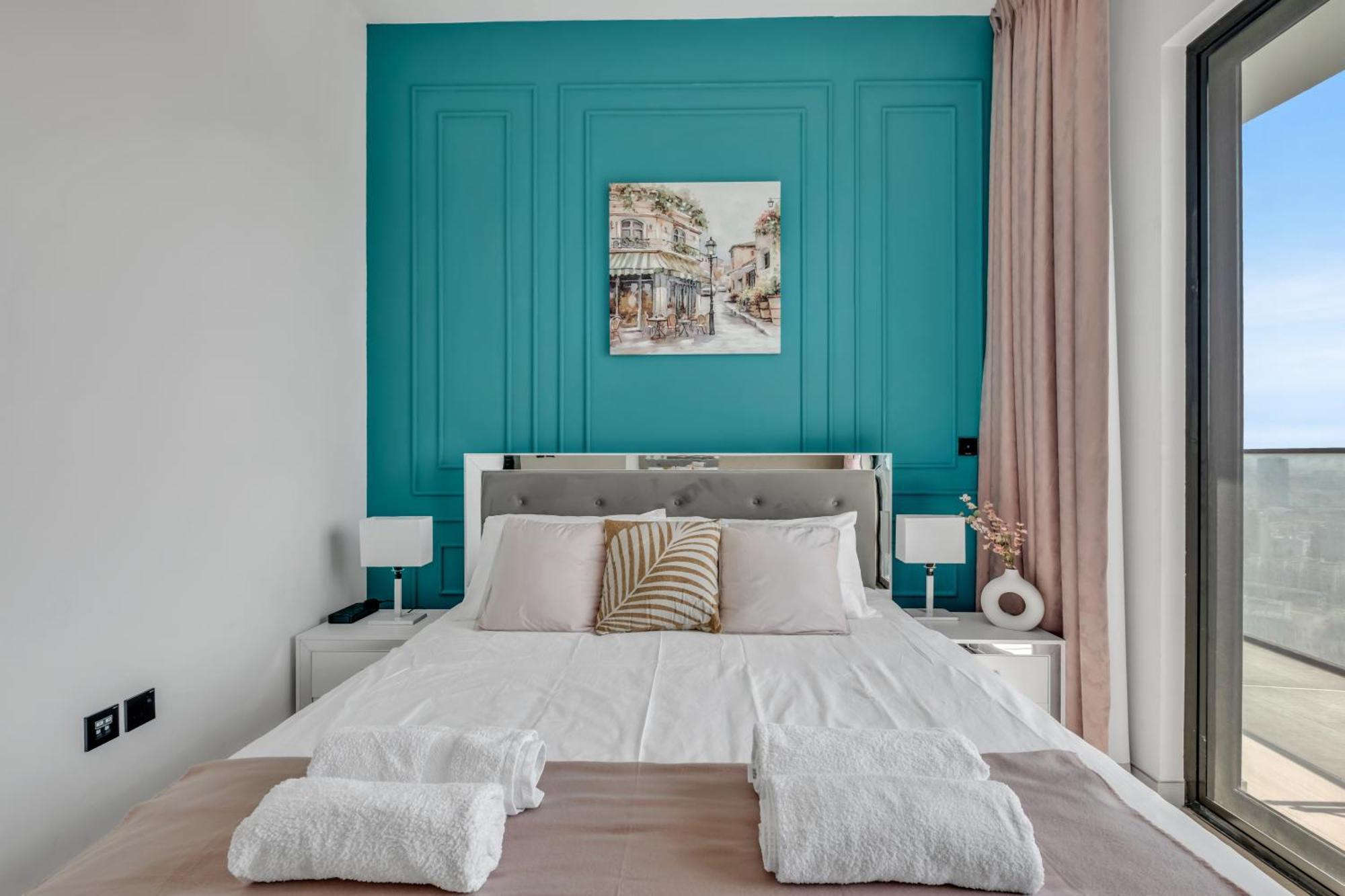 Chic 2br For 6 With King Bed, Pool, Stunning Views Apartamento Dubái