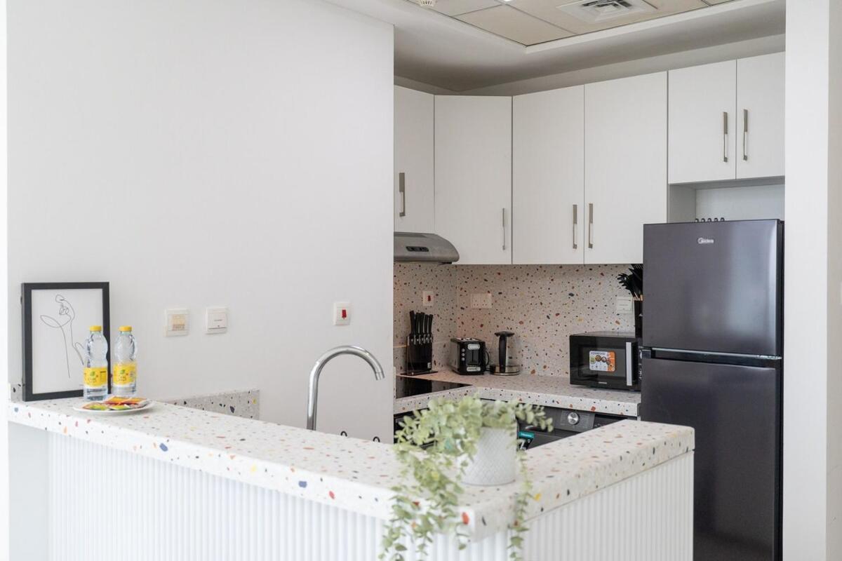 Sophisticated 1-bedroom With Skyscrapers View At Botanica Tower *