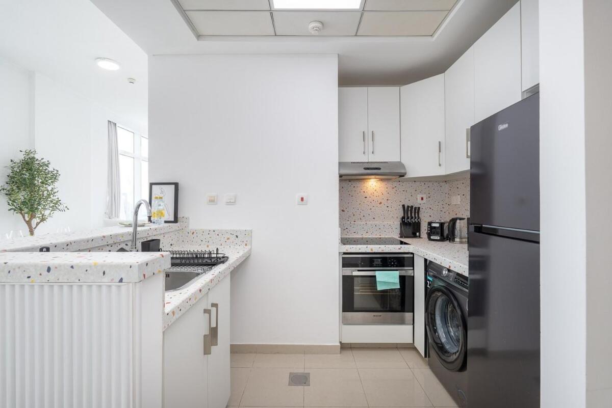 Sophisticated 1-bedroom With Skyscrapers View At Botanica Tower Appartement