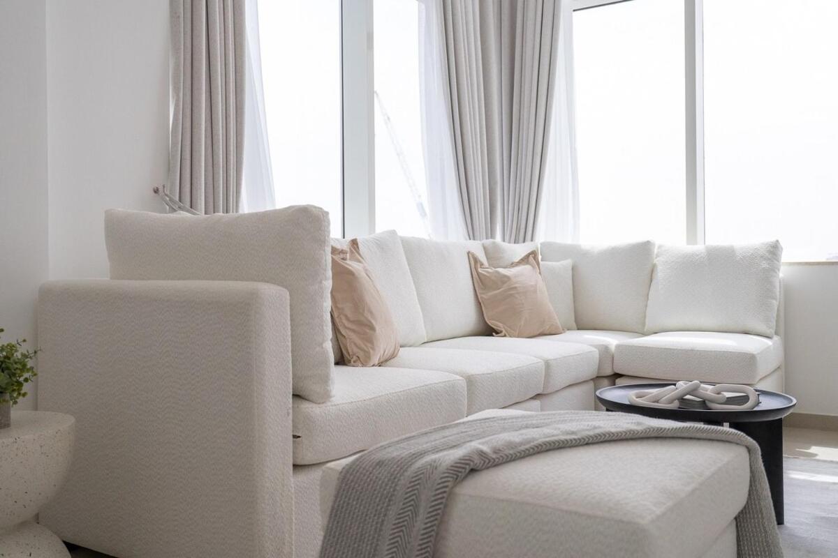 Sophisticated 1-bedroom With Skyscrapers View At Botanica Tower *