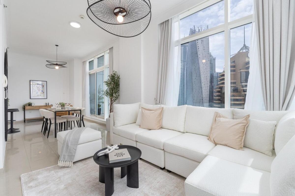 Sophisticated 1-bedroom With Skyscrapers View At Botanica Tower Appartement