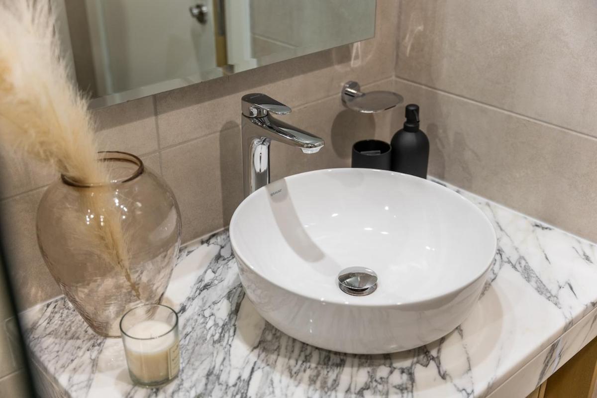 Serene 2-bedroom With Views Of The Cityscape At Aykon City Tower C In Business Bay Appartamento *