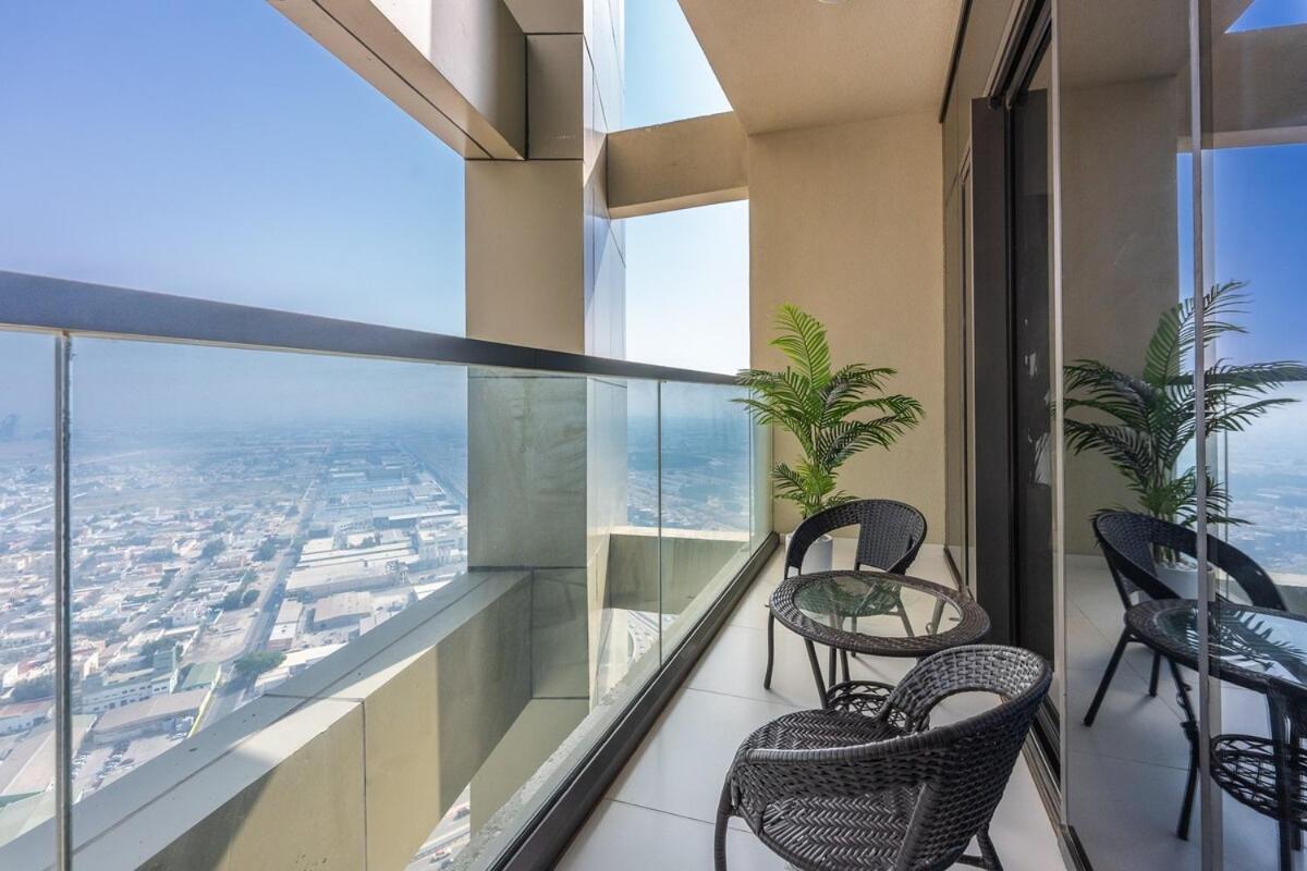 Serene 2-bedroom With Views Of The Cityscape At Aykon City Tower C In Business Bay Appartamento