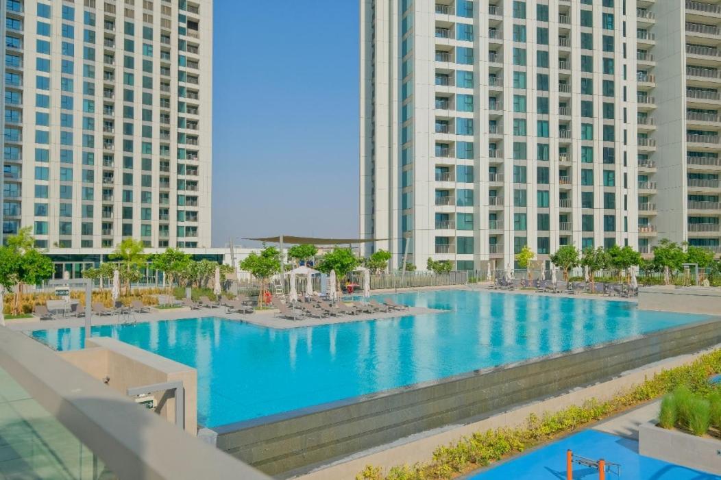 Elegant 2-bedroom With Comfy Living Area In Downtown Dubai
