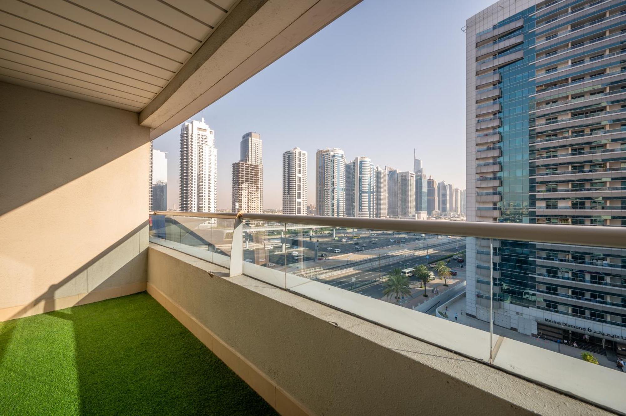 Apartment Luxurious 1-br In Active Marina *