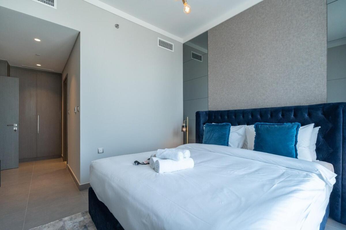 Stylish 2-bed Oasis With Pool In Peaceful Creek Harbour Appartement Dubaï