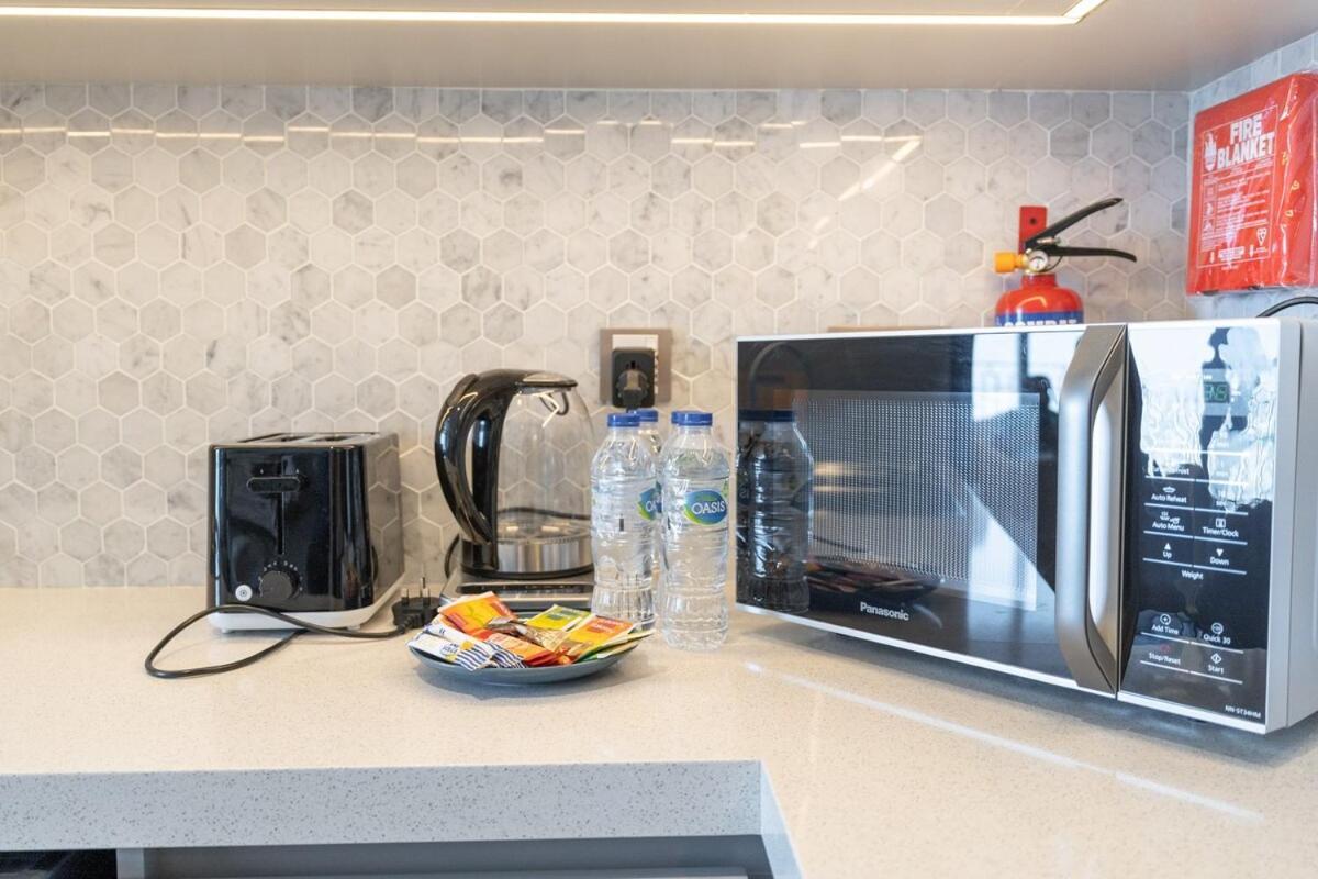 Stylish 2-bed Oasis With Pool In Peaceful Creek Harbour Appartement