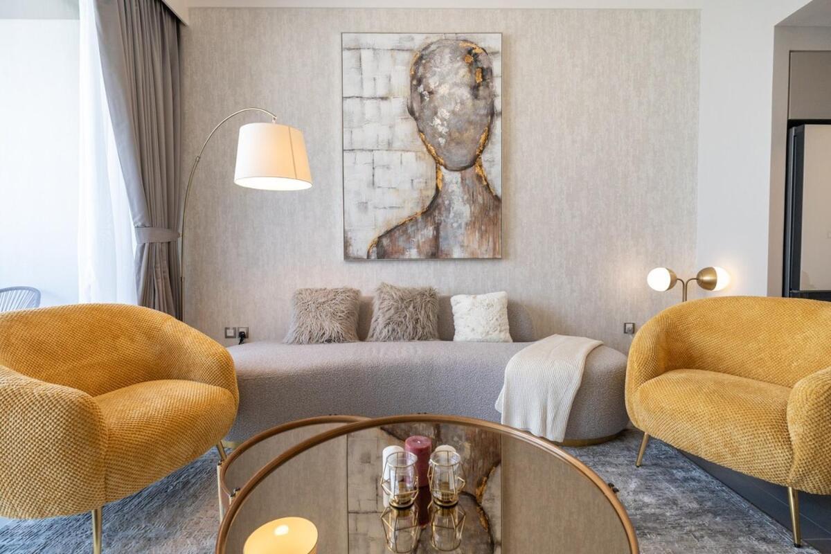 Stylish 2-bed Oasis With Pool In Peaceful Creek Harbour Appartement