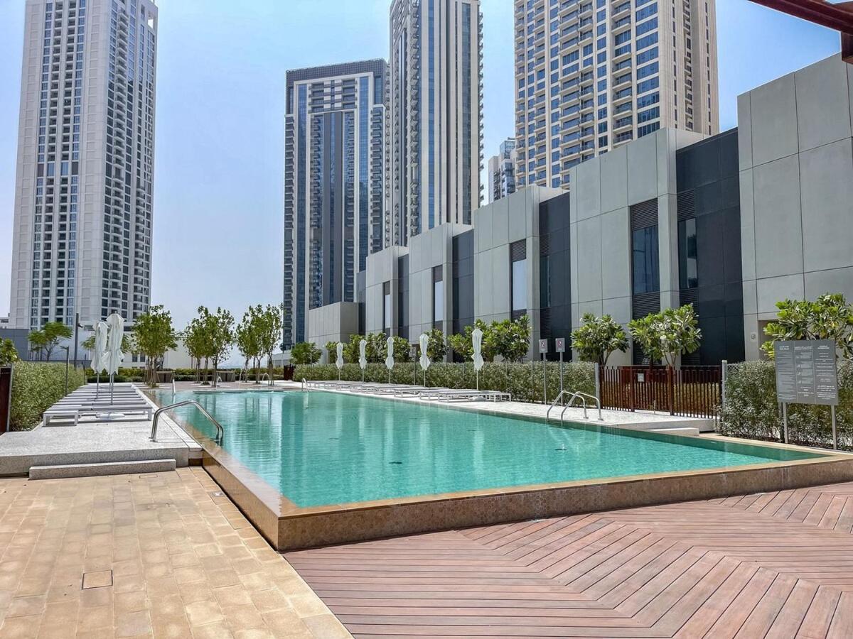 Stylish 2-bed Oasis With Pool In Peaceful Creek Harbour Dubaï