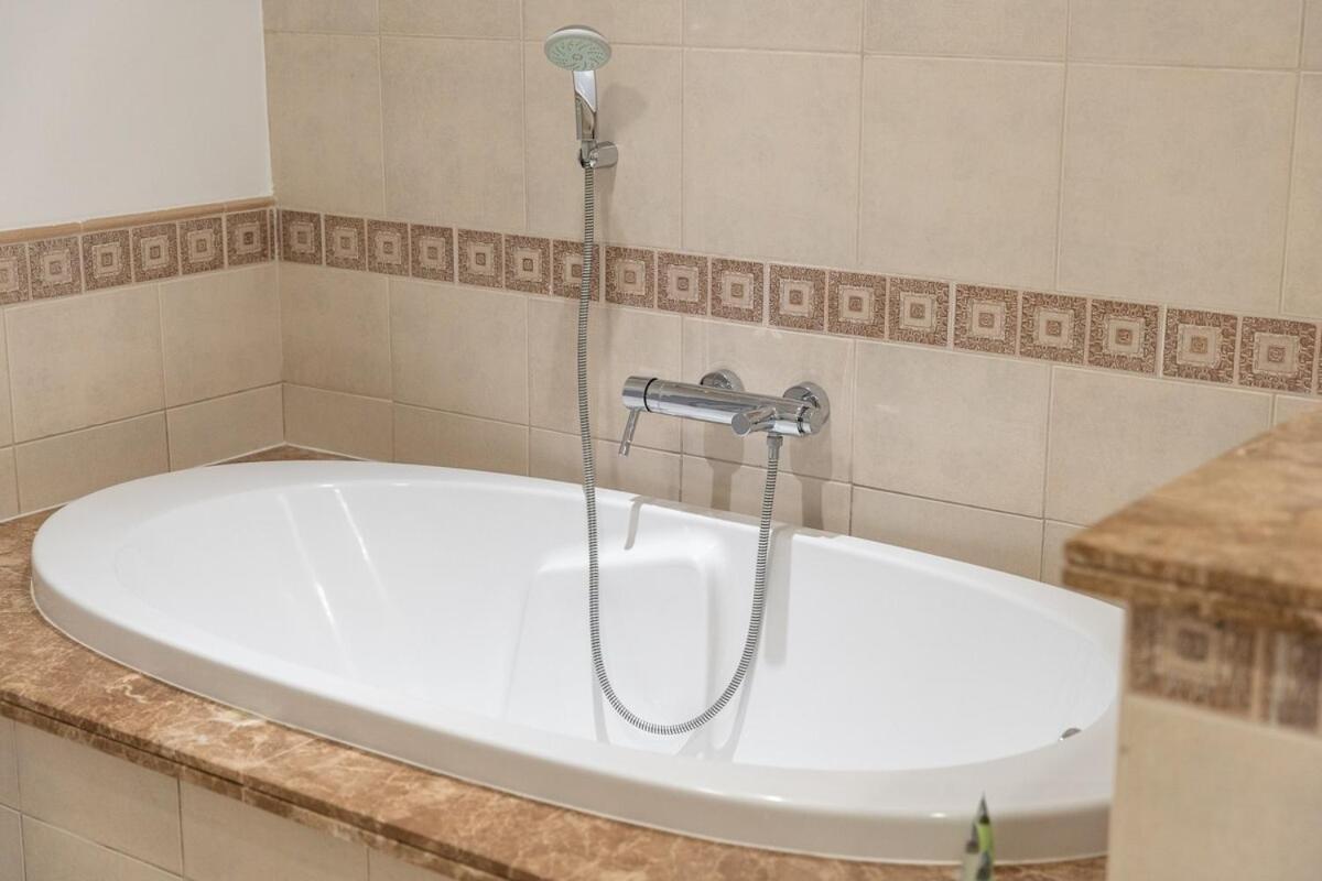 Spacious 3-bedrooms With Cozy Balcony In Palm Jumeira! * Dubai