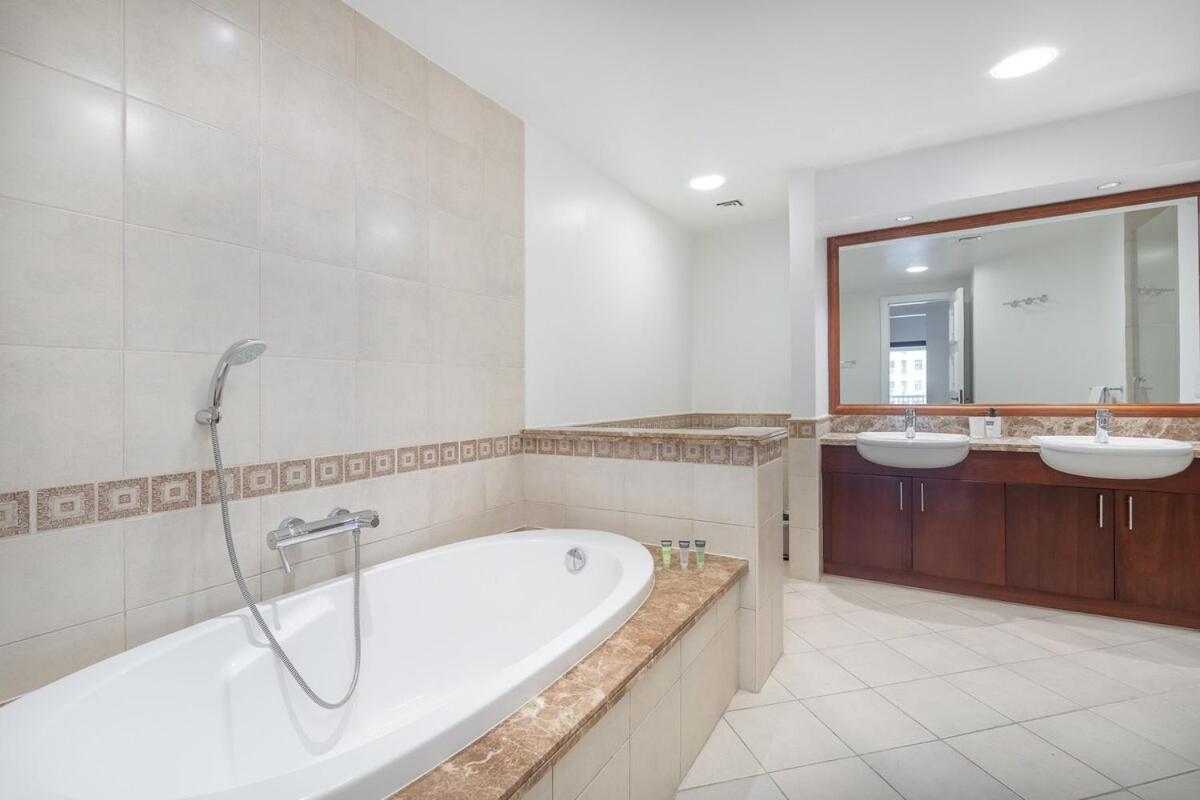 Spacious 3-bedrooms With Cozy Balcony In Palm Jumeira!