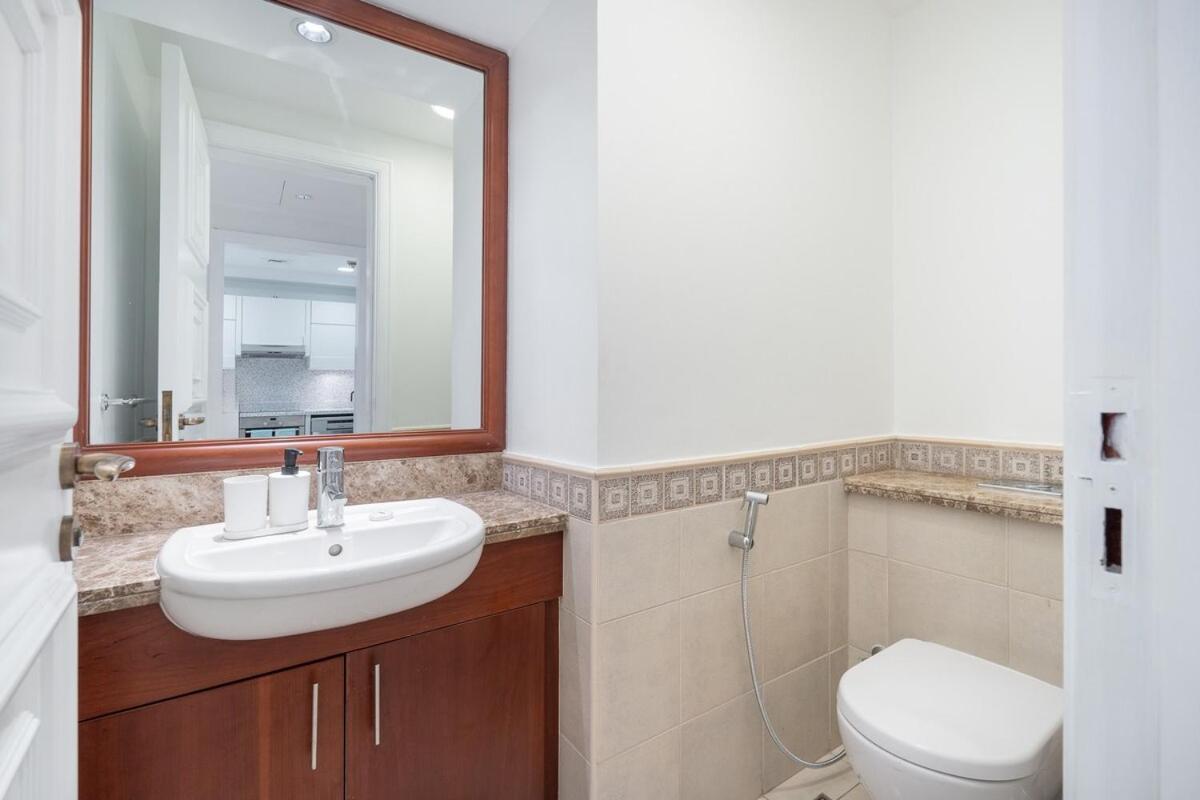 Lägenhet Spacious 3-bedrooms With Cozy Balcony In Palm Jumeira! Dubai
