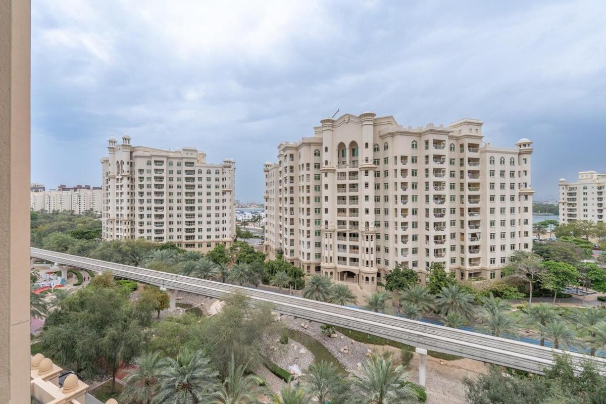 Lägenhet Spacious 3-bedrooms With Cozy Balcony In Palm Jumeira!